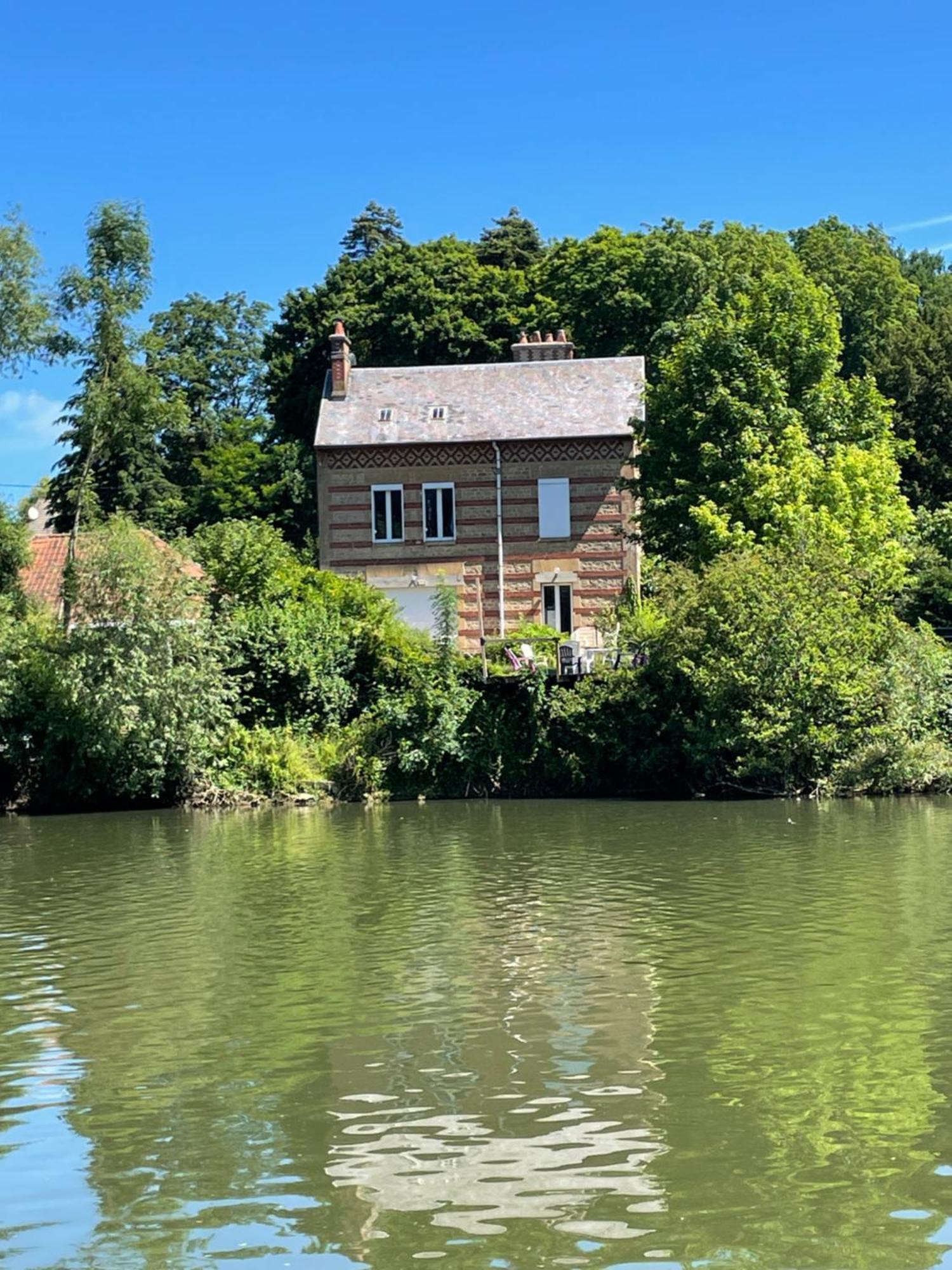 Loveroom En Bords De Meuse Floing Exterior foto